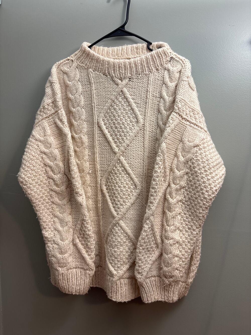 VTG Earth Ragz Wool size Large Cable-knit Fisherman Sweater- long-sleeve